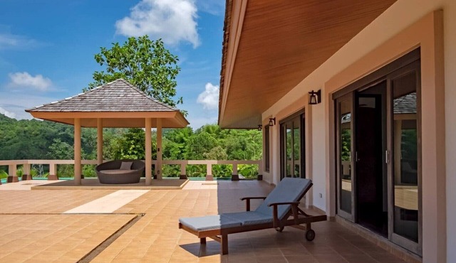 Phuket Hill Top Villa, with PRIVATE Gym, Pool, Barbeque Area and Ocean view in Phuket