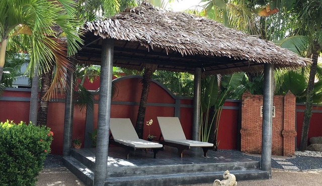 Pool villa in a tropical garden, near Nai Harn Beach u. Rawai Beach in Tambon Rawai