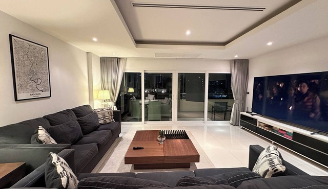 Pratumnak Hill - Family Suite 3 Bedroom Apartment Near Beach #VN Residence 2