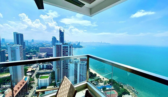 Premium 5* suite 75 sq.m., on the 40th floor on the best private beach.Wongamat