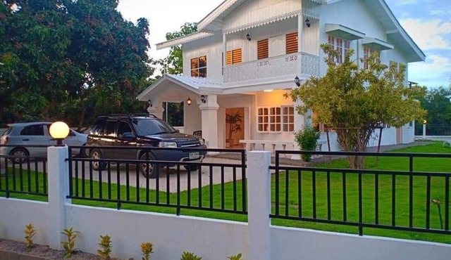 Private and peaceful environment with fenced and fenced entrance