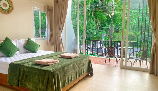 private room with share bathroom at Little wild house Khaosok
