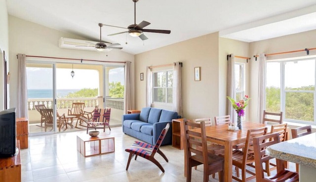 Río Dulce V-16: Oceanview Penthouse in Hacienda Iguana
