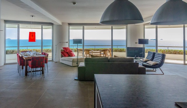 Rayong Relaxing Hide Out, 230 sqm spacious condo