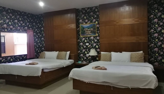 Reurn Thai Resort Ratchaburi in Damnoen Saduak