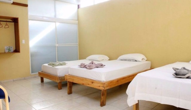 ROOM 3-C - 3 SINGLE BEDS in Managua