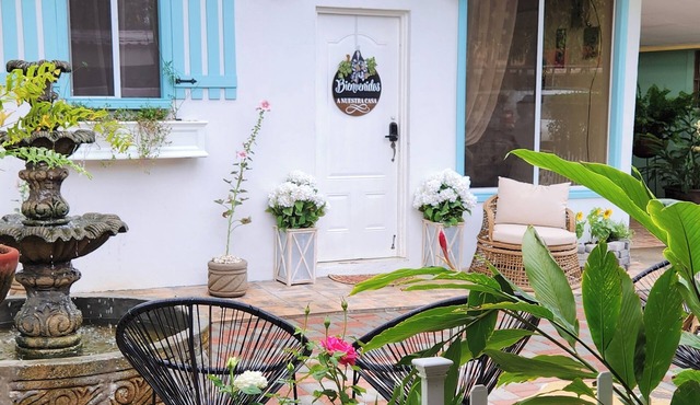 Rustic Cottage Style w/Relaxing Suspended Hangout Pods! Tranquil water sounds. in Managua
