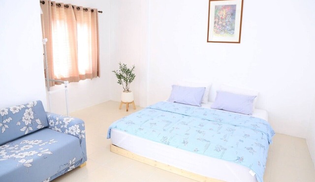 Sawasdee,Free Wifi,Large home, near Don Mueang Airport,Occupy the whole house.