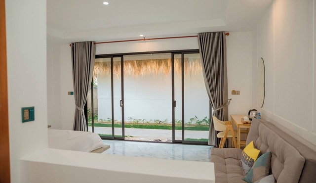 SEA SAND RESORT in Kampot