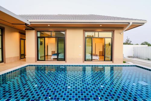 Shirley's Villa 32 泳池四合院 in Hua Hin
