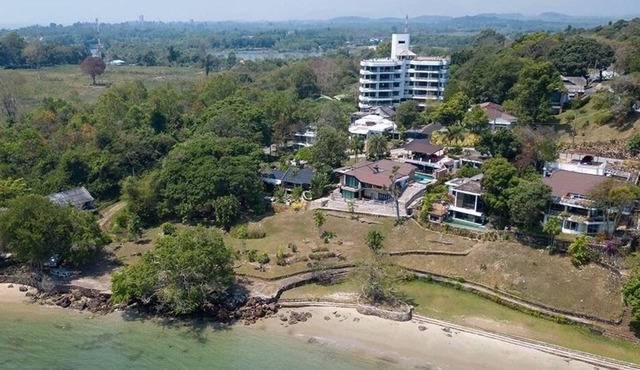 Situated in rayong, just 100m from Private Beach, seaviewCondo 3bedrooms 166sqm