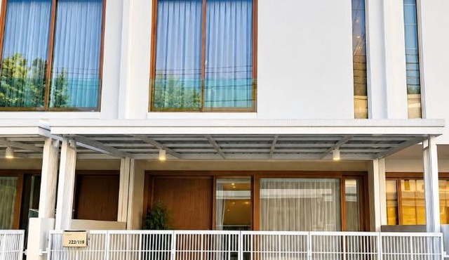 Spacious 3-Bedroom House with Shared Pool near Mega Bangna in Ban Bang Kaeo Yai