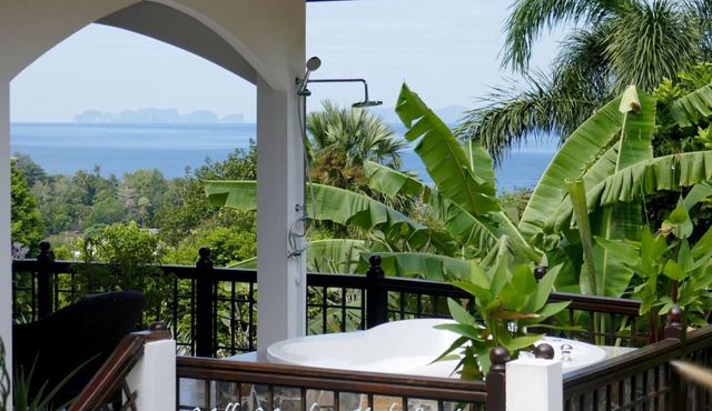 Spacious Sea View Villa with Jacuzzi and pool shared