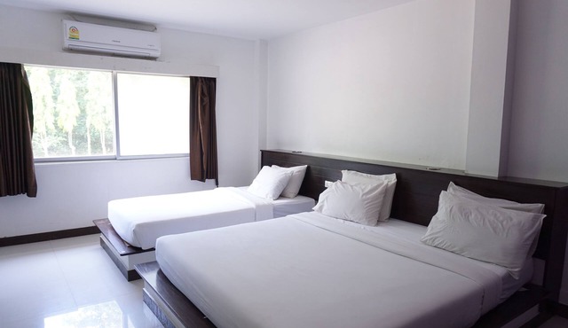 Sri Chumphon Hotel in Chumphon