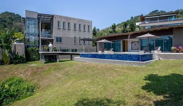 Stunning 6 Bedroom Phuket Pool Villa in Tambon Choeng Thale