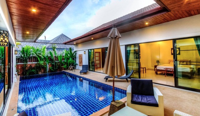 Stunning Villa with 2BR Pool, few minutes drive to Naiharn Beach in Rawai