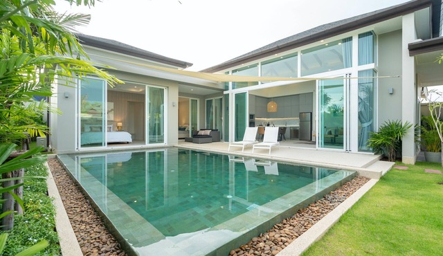 Stylish Pool Villa 10 Min to Layan Beach - 3 BR in Tambon Thep Krasatti