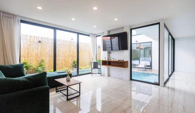 SuSu Villa 4BR KTV Terrace Swimming Pool Near walking street in Pattaya South