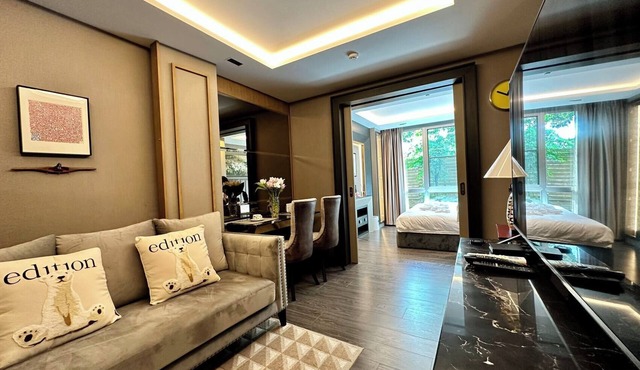 The Erawan Condo in Chiangmai Old town Night Bazaar