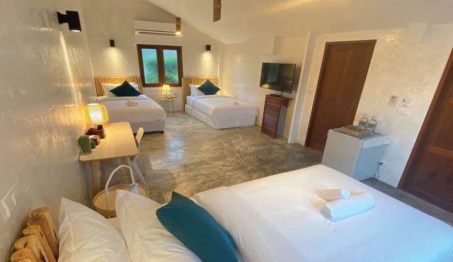 The Little White Bird Traveller Hostel in Ko Kood
