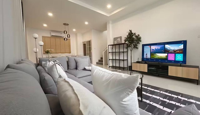 The Oasis - 3BR3BA Luxury Pool Villa - 15min to Beach