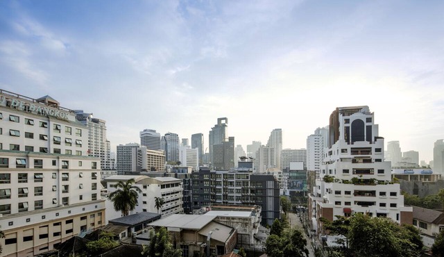 The Quarter Ploenchit by UHG