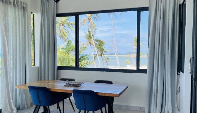 The White House Beachfront Apartments