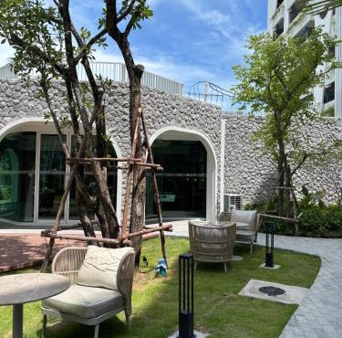 Title Serenity Pool access Studio by TVC D121