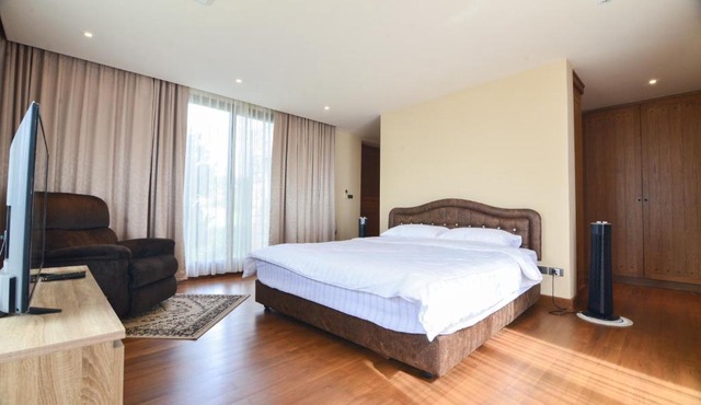 Toscana Valley House Khaoyai 10 Guests - Private Pool Villa & Golf