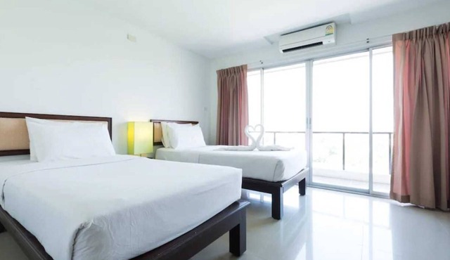 Townhouse Hillview Suites Pattaya Formerly Chatkaew Suites