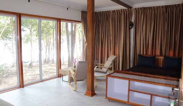 Tree House Bungalows Resort in Koh Rong