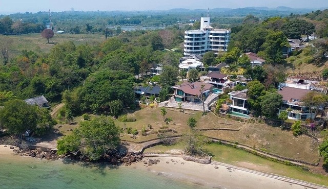 TRIPLET Suite Rayong Seaview Situated in rayong, just 100m from Private Beach,