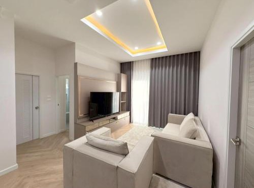 Tropical home close to nature and city in Saraphi