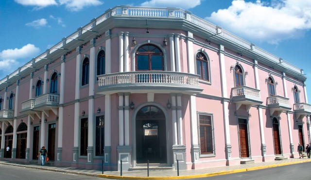 Truly Neoclassical Mansion with perfect Location in Granada