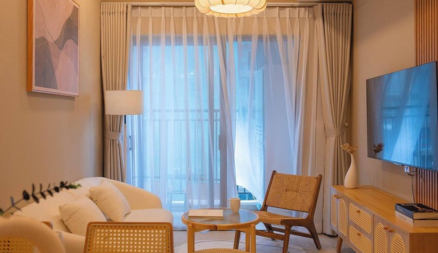 Urban 2BR + 1BA | Central D1 | 500m Bui Vien in Thành phố Hồ Chí Minh