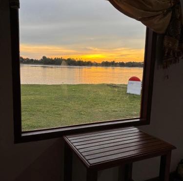 Vera Sunset homestay local experience with lao family in Muang Không