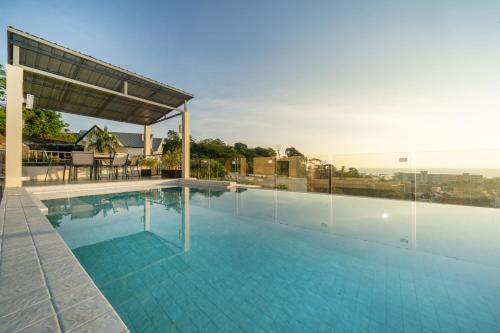 Villa Emerod - 3BR Seaview Villa with Rooftop Pool in Karon