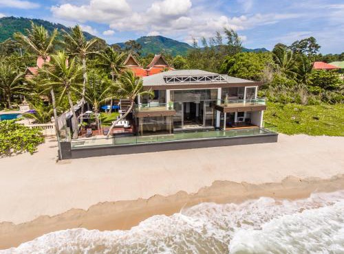 Villa U - 3BR Beachfront Haven