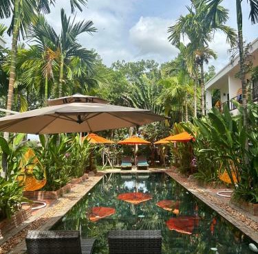 Work remotely from our Duplex Loft, King Bed, Pool & Garden, Soundbar in Siem Reap