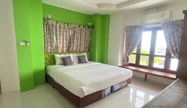 Yellow Tique Hotel