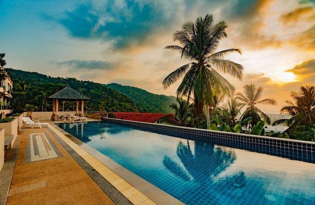 KTV- Sea view pool villa in Kata for 10 people, Big Buddha views