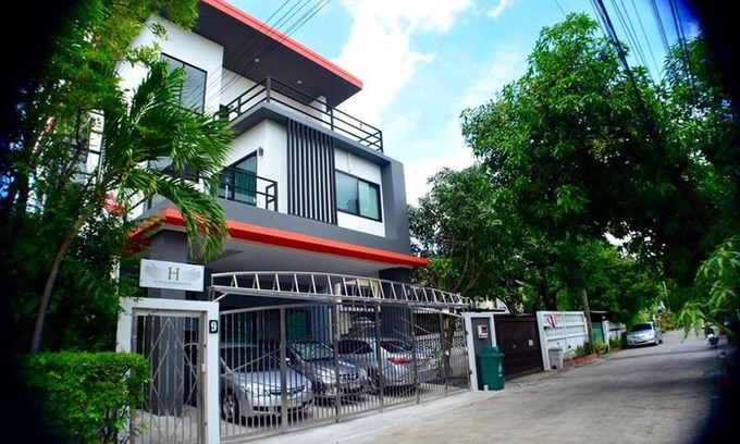 Bang Chak Hotel | 4 Bedroom House at Skytrain
