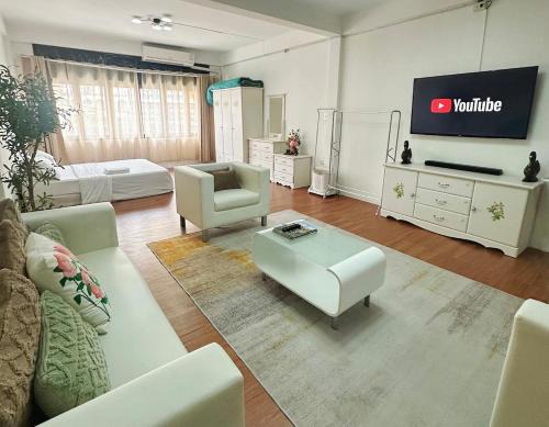 Rama 9 Apartment | Spacious, just an 850m walk to MRT Rama 9 station