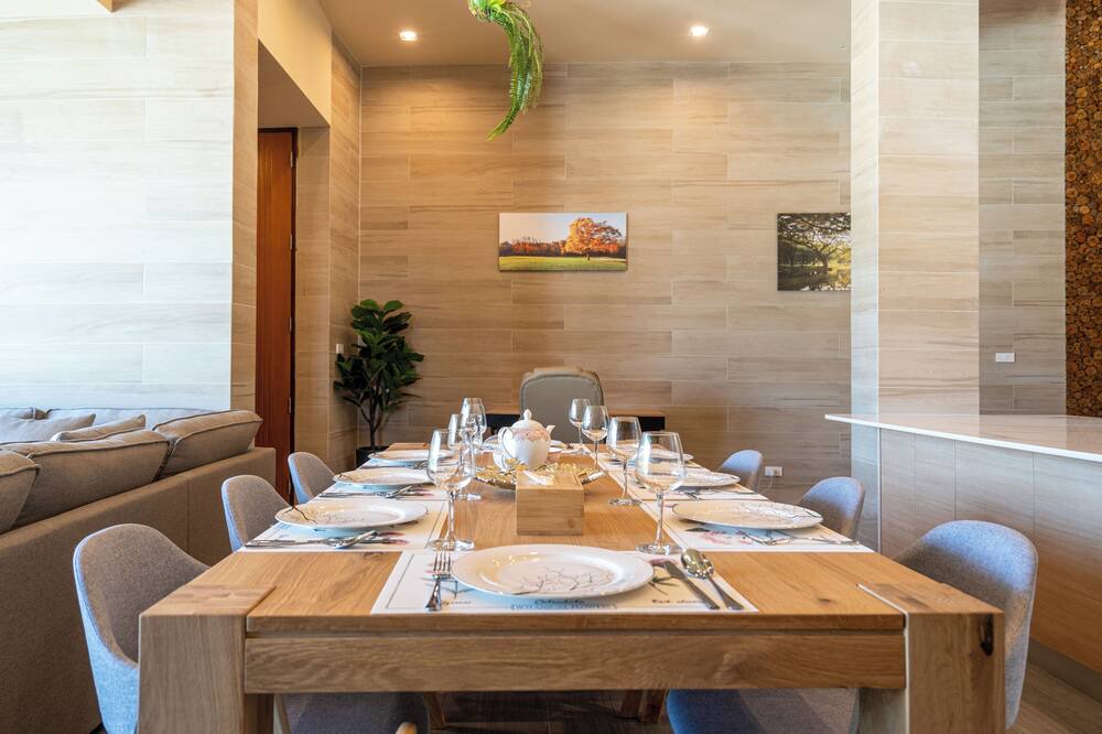 Nanai Road Hotel | Three Monkeys Villas