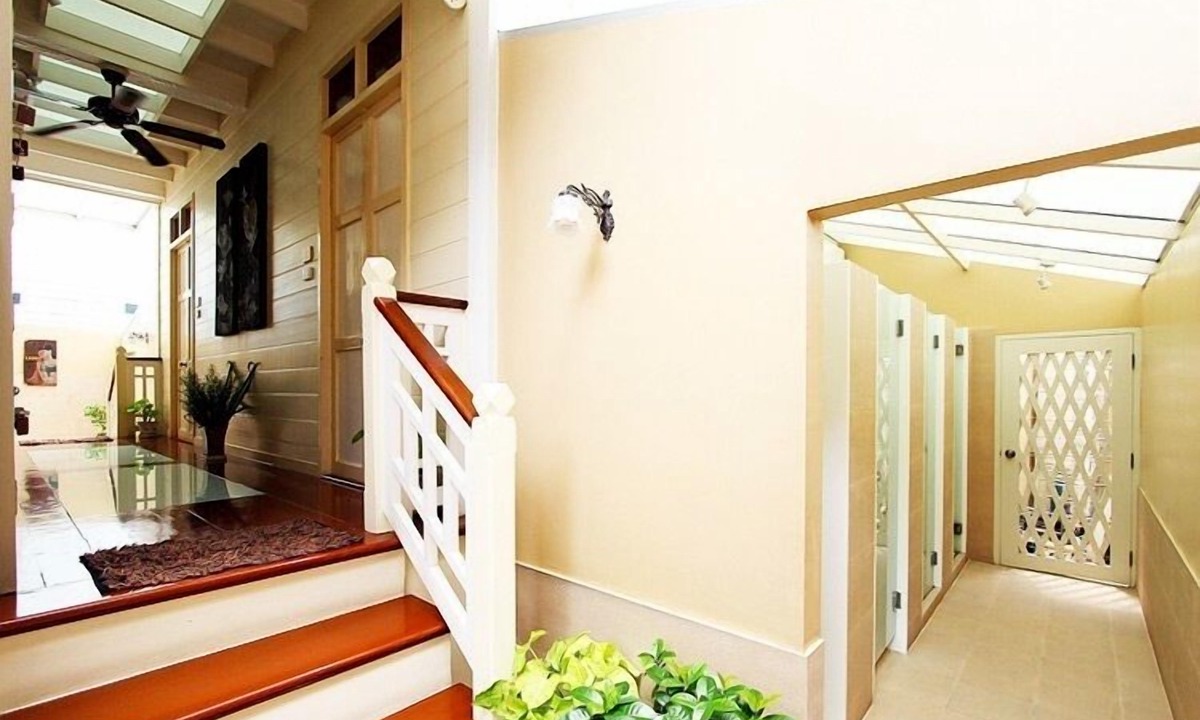 Wat Bowon Niwet Hostel | Baan Dinso