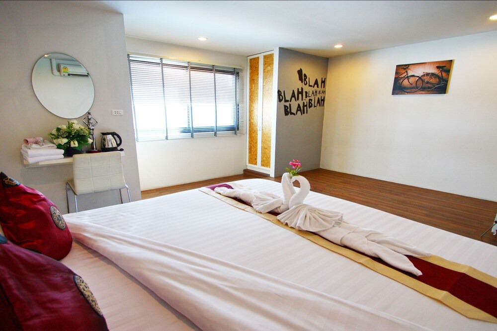 Bang Sao Thong Hotel | Royal King Suite