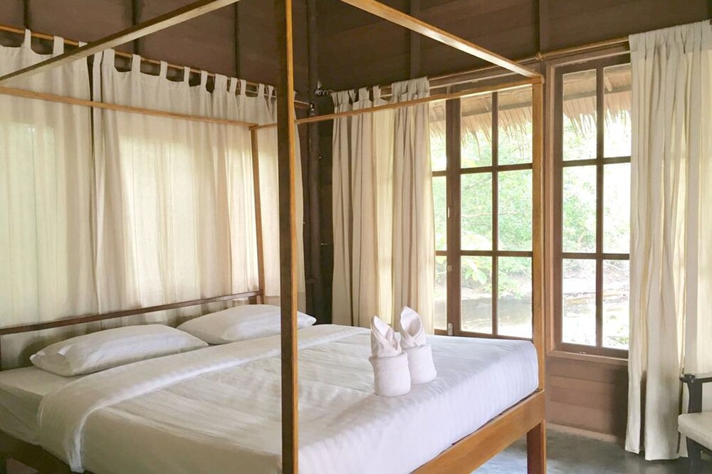 Ranong Hotel | La Ong Lay