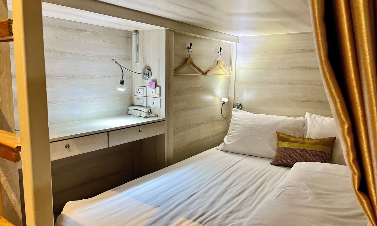 Lat Krabang Hostel | Mariya Lady Hostel At Suvarnabhumi Airport - Female Only