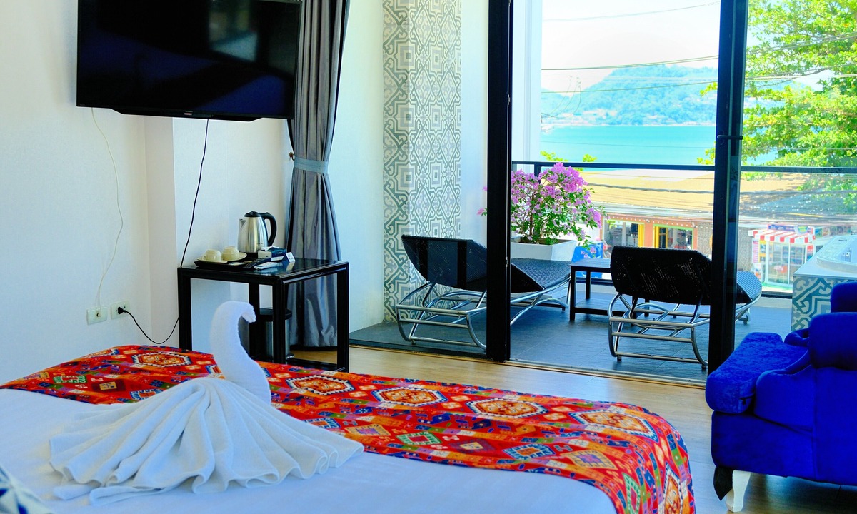 Patong Hotel | Phuket Moonlit Patong Bay Hideaway Hotel