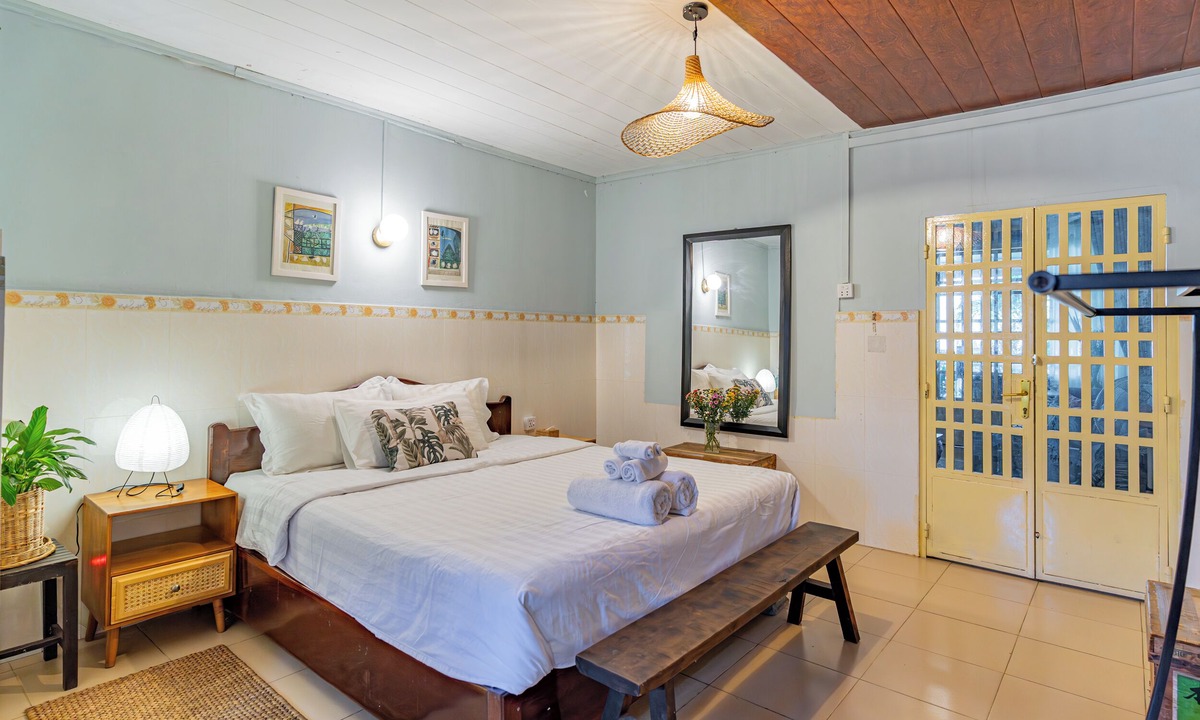 Chamkar Mon Apartment | Cozy 1990s Khmer Style Flat in Heart of Tonle Bassac